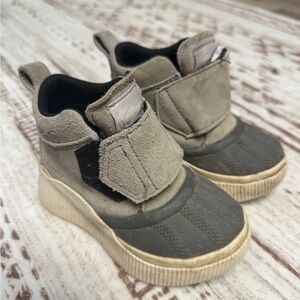Sorel Kids Sneakers in Gray and Cream